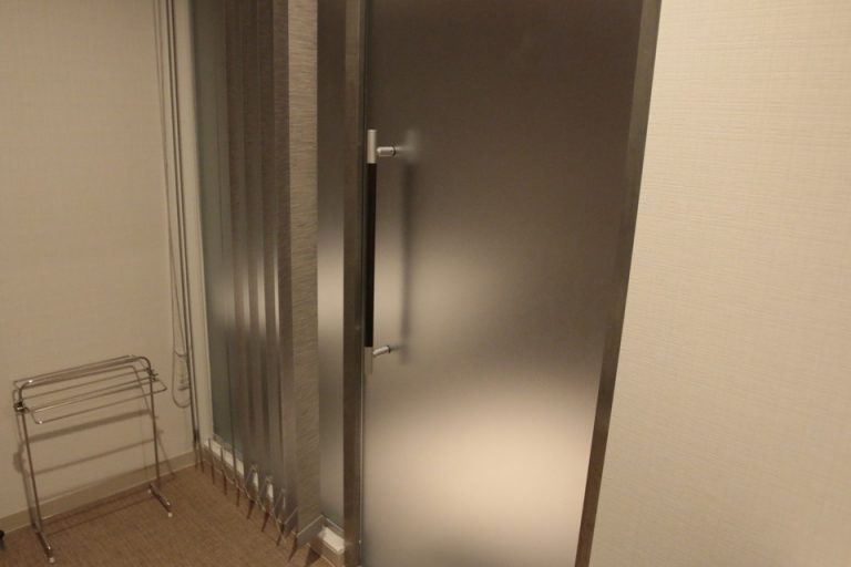 客室お風呂扉
