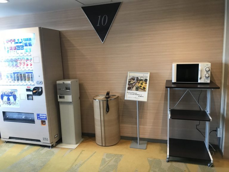 宿泊階のエレベーターホール