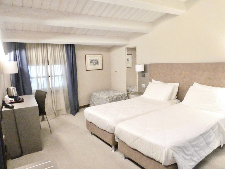 13. 客室全体(入口方向)2