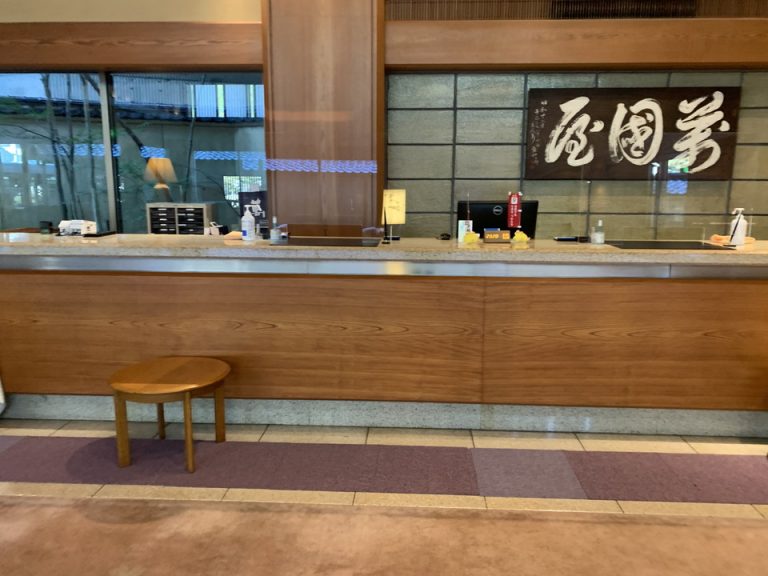 フロントカウンター