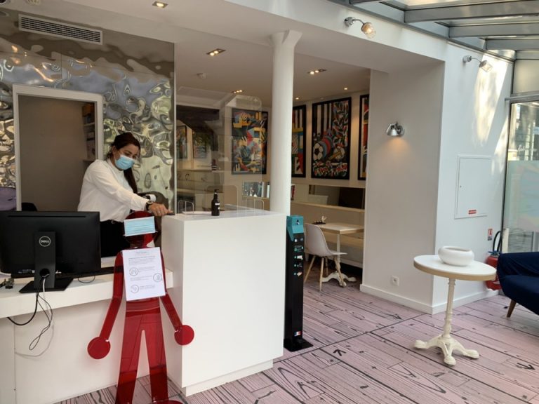 フロントカウンター