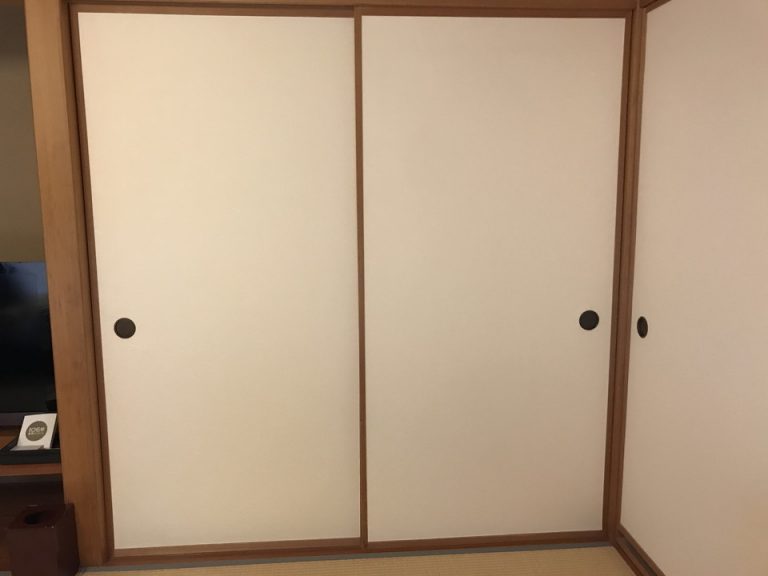 クローゼット外観開けた状態