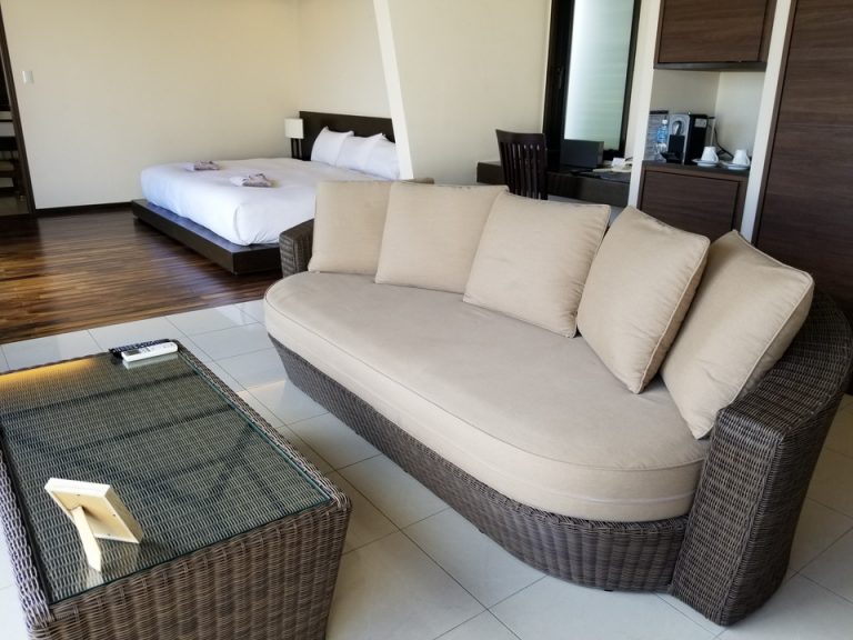 ソファからベッドのアングル