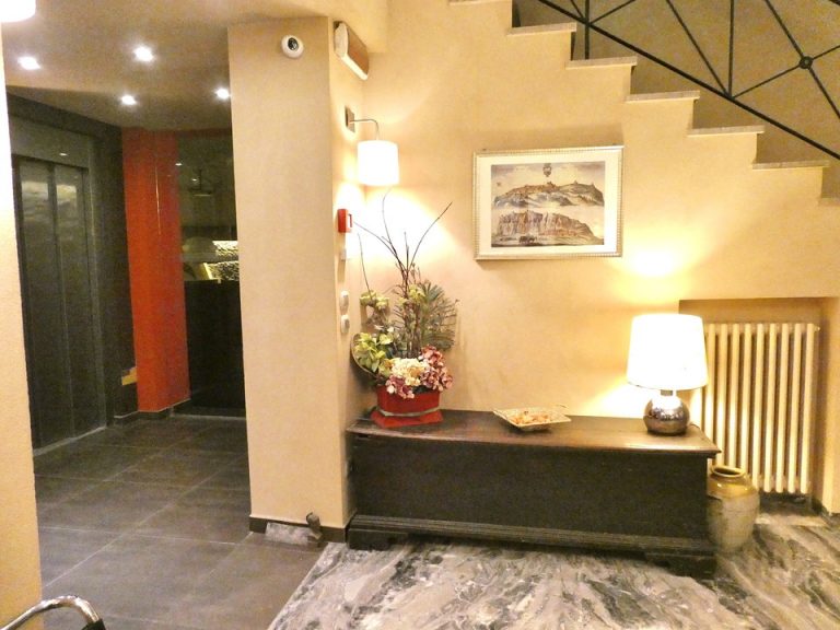 3. エントランス内観2