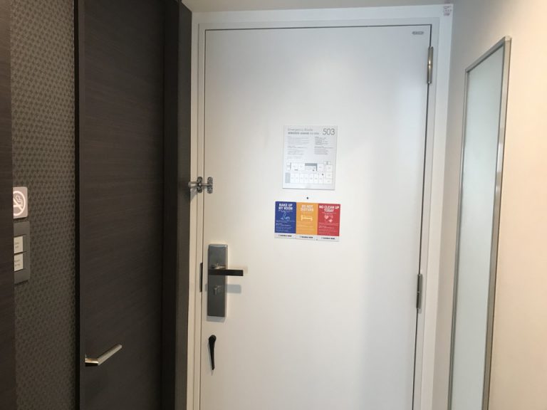 部屋内側から扉