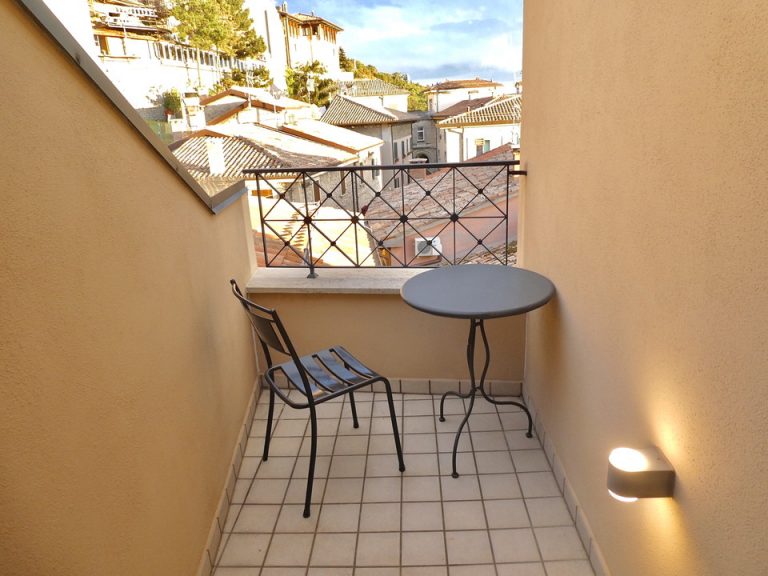 36. バルコニー1