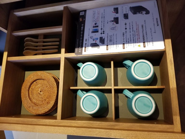 カップ類とコーヒー