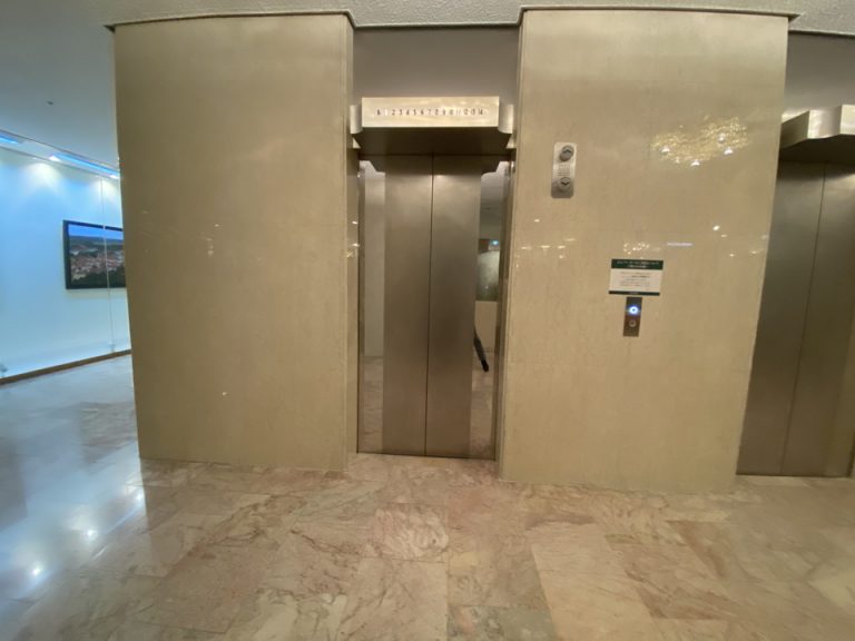 エレベーターフロント階