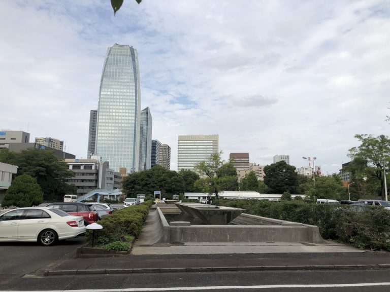 ホテル駐車場内 敷地内