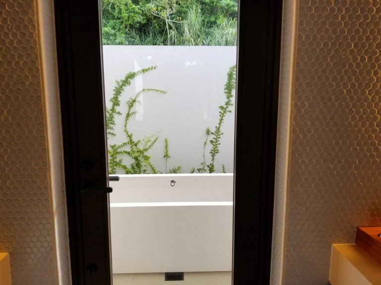 外のお風呂へ出る扉