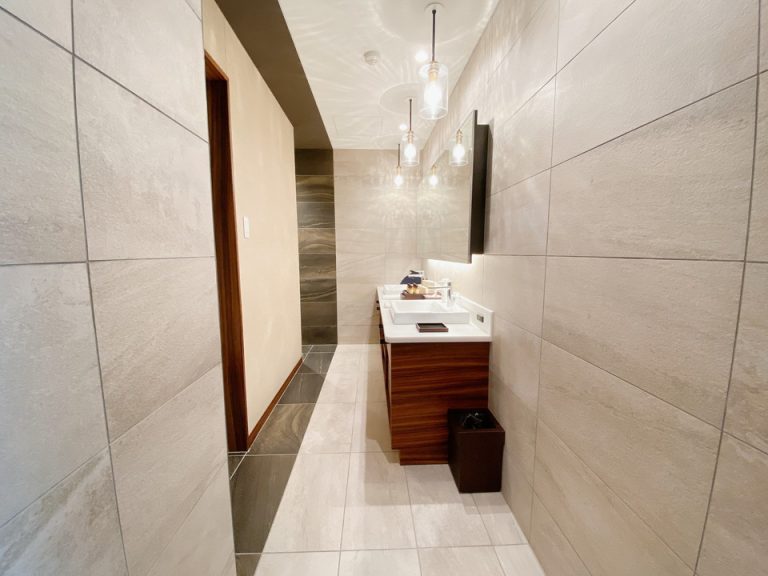 入り口から洗面台