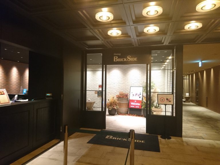 3階Dining BRICKSIDE入口