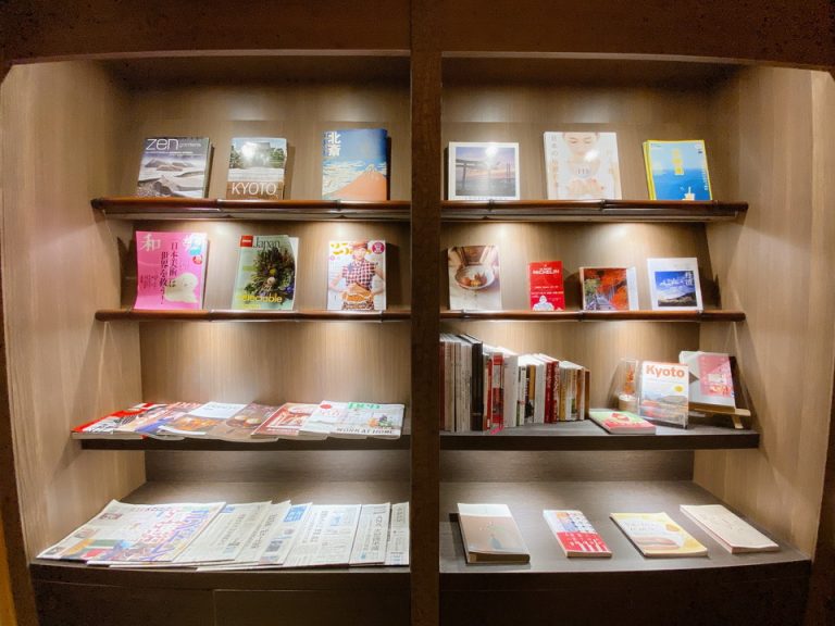 ラウンジ内ライブラリー