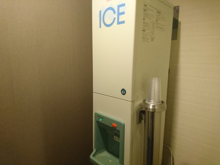 各客室階末尾03号の隣にアイスボックスあり