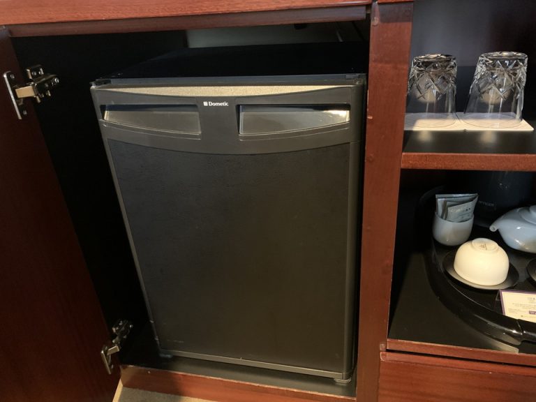 冷蔵庫(閉じた状態)