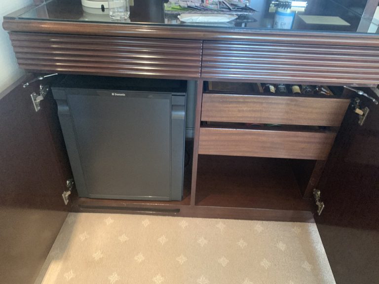 冷蔵庫(閉じた状態)