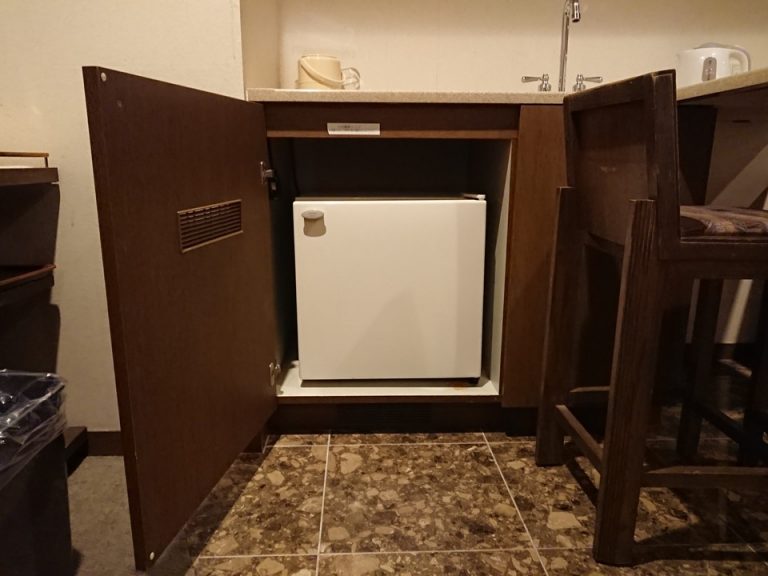 冷蔵庫(閉じた状態)