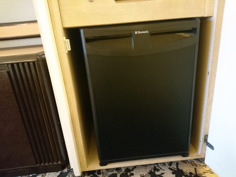 冷蔵庫(閉じた状態)