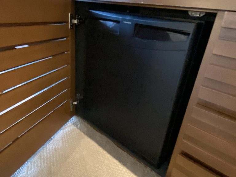 冷蔵庫(閉じた状態)