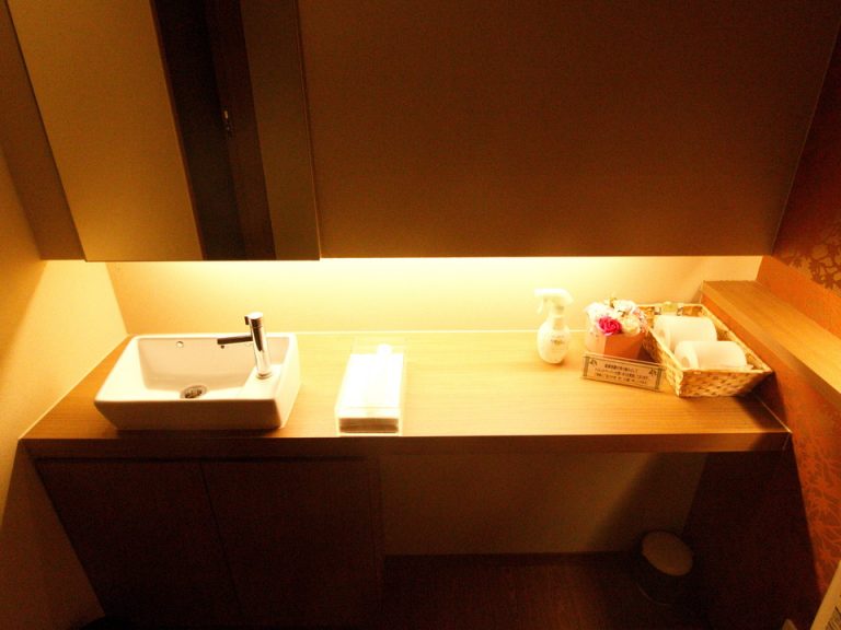 【トイレ】照明が落ち着いた雰囲気のトイレ
