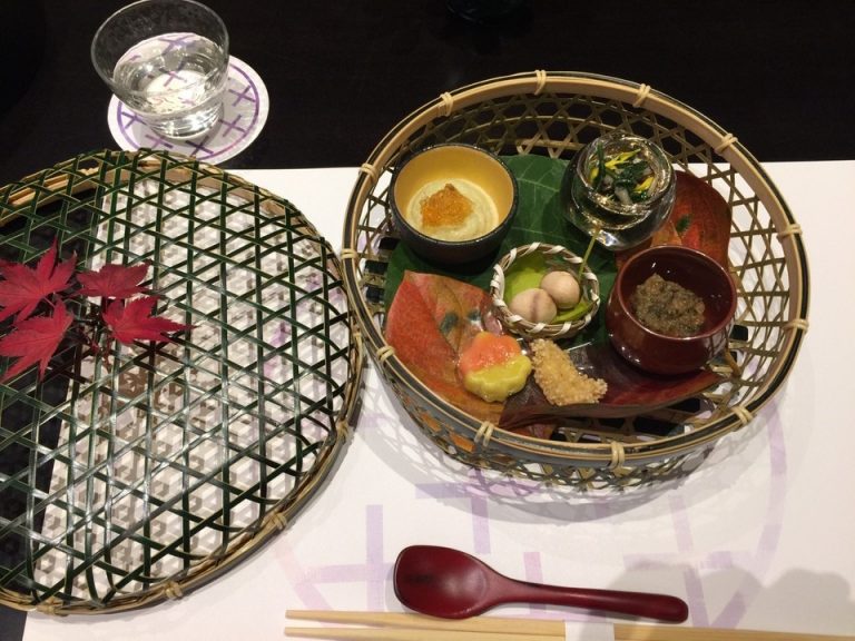 前菜は季節感が満載でした。