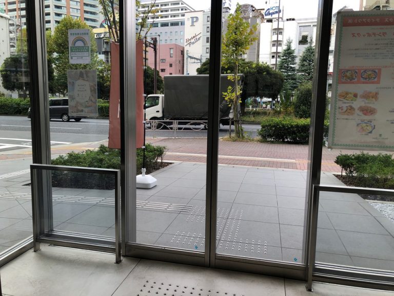 エントランス内側から