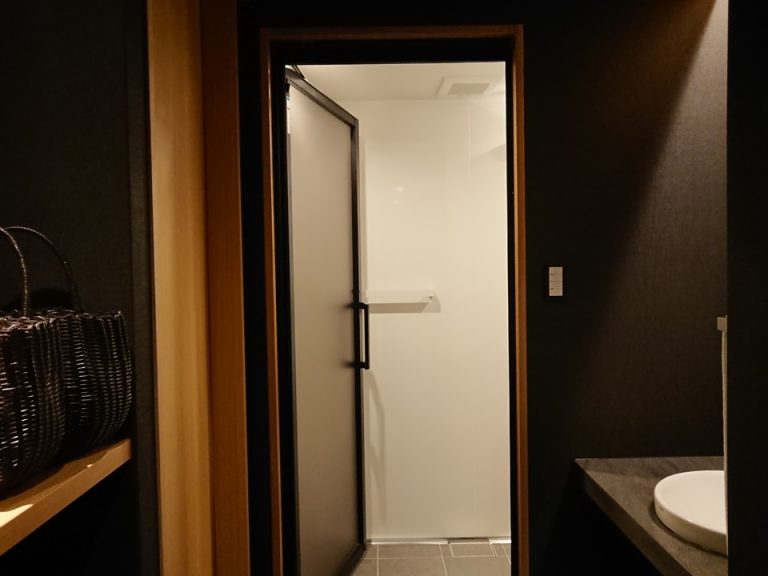 シャワーブース入口