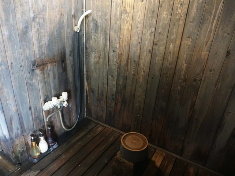 客室露天風呂のシャワー