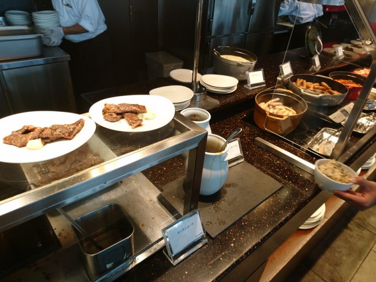 ライブクッキングのステーキ