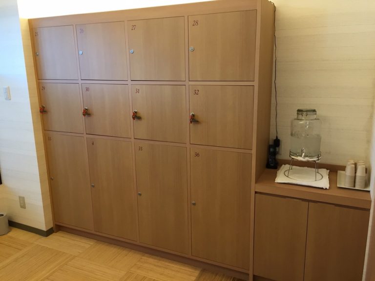 温泉施設のロッカー