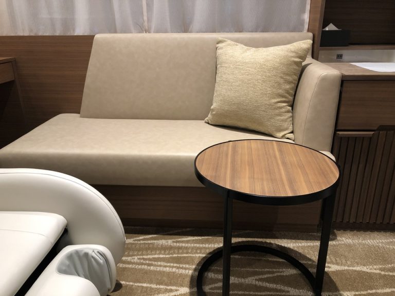 テーブル、ソファ