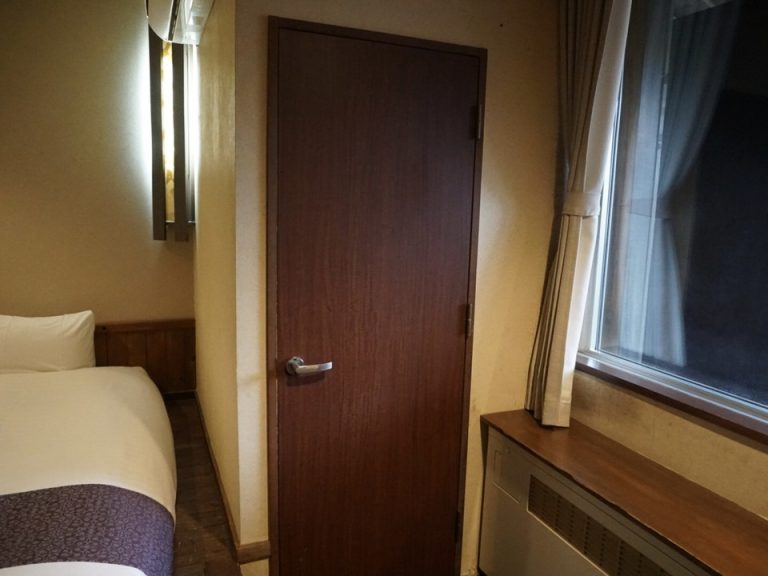 客室露天風呂への扉(1)