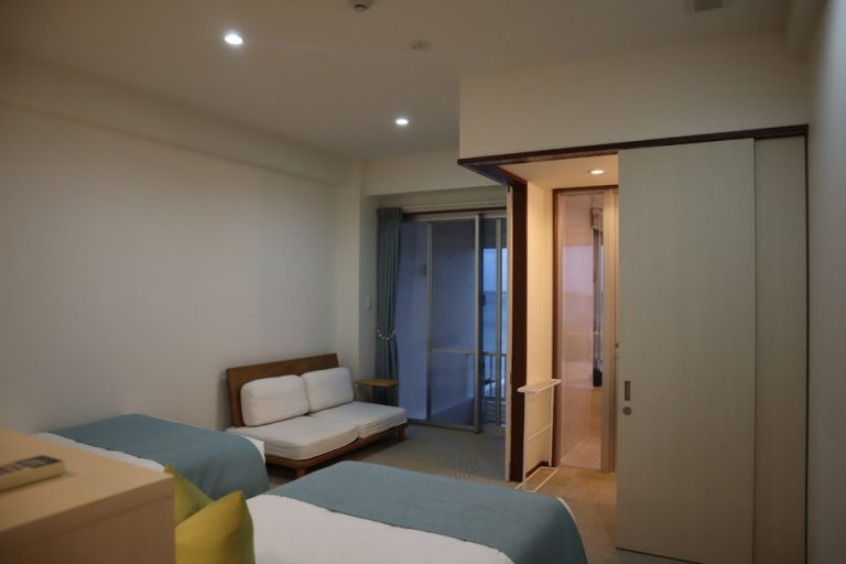 客室全体(入口方向)(2)