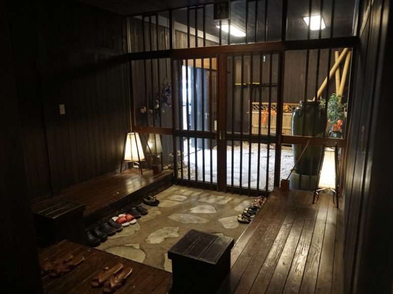 エントランスの靴脱ぎ場