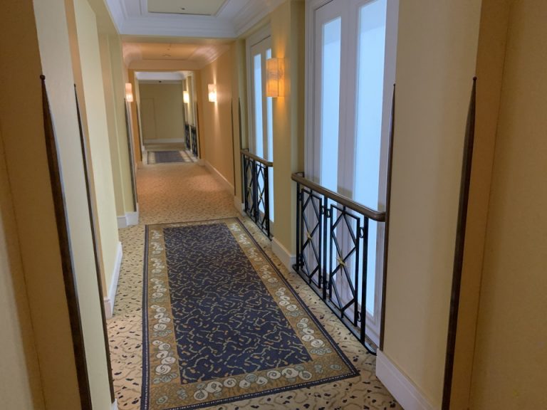 客室階廊下全体2