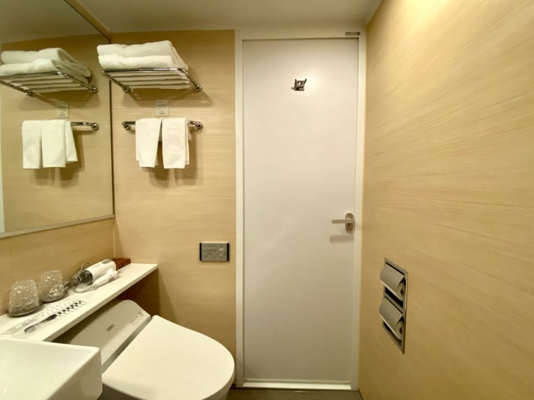 バスルーム内から入口