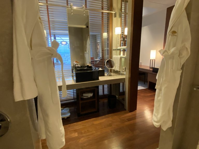 バスルーム内から入口