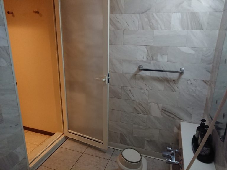 バスルーム内から入口