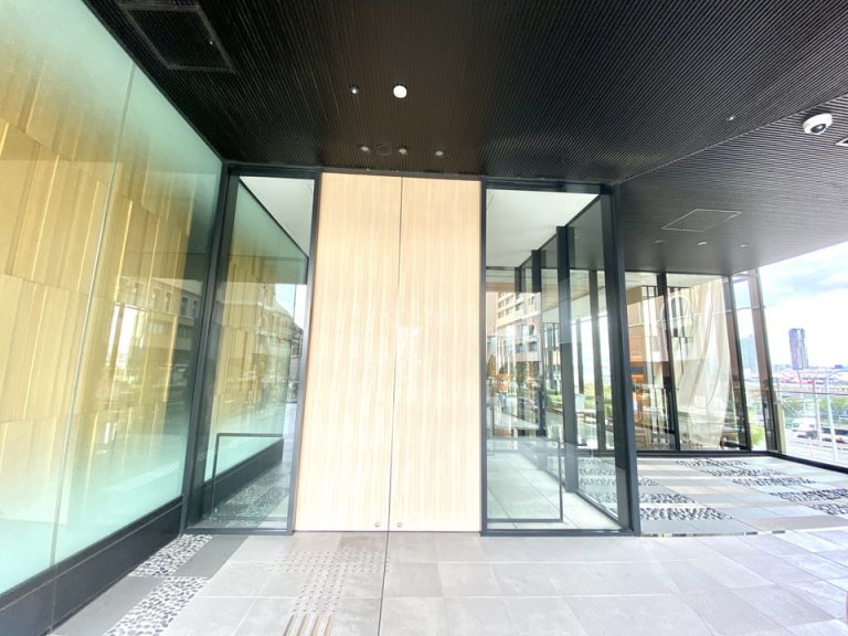 エントランス外観 (2)