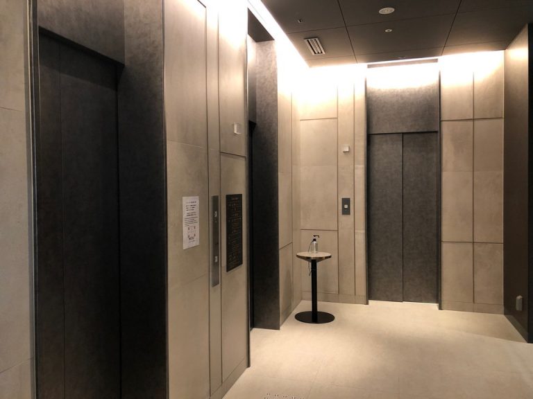 エレベーターホール(1)