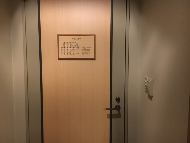 客室入り口(室内側)
