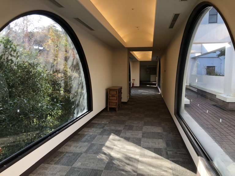 3F フロント階 客室棟へ向かう廊下