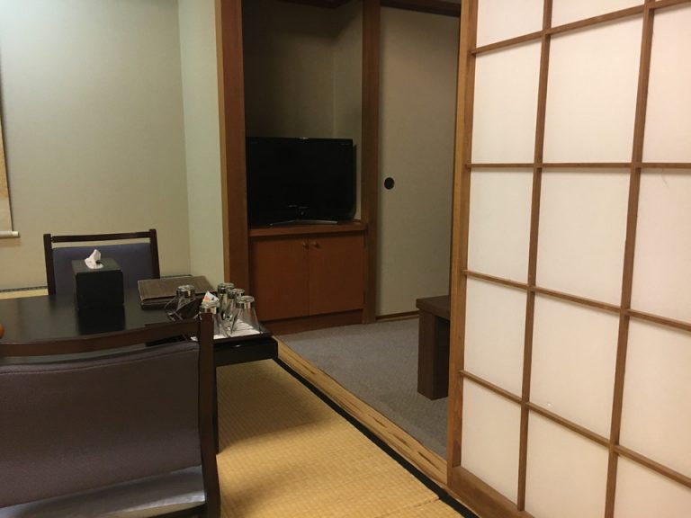 ベッド方向からテレビ