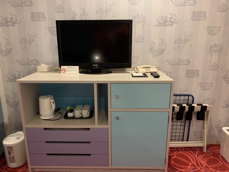 ベッド方向からテレビ