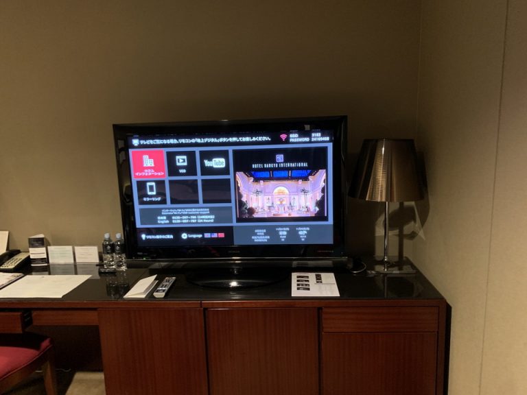 ベッド方向からテレビ