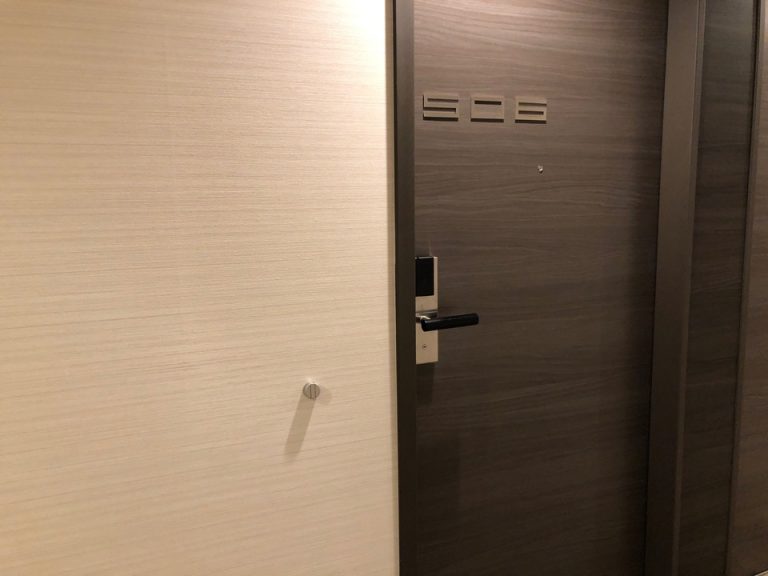 客室ドア