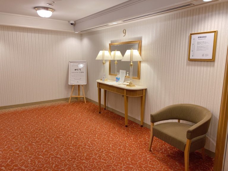 客室階 エレベーターホール