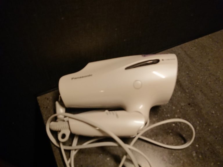 パナソニック製のドライヤーが設置されています