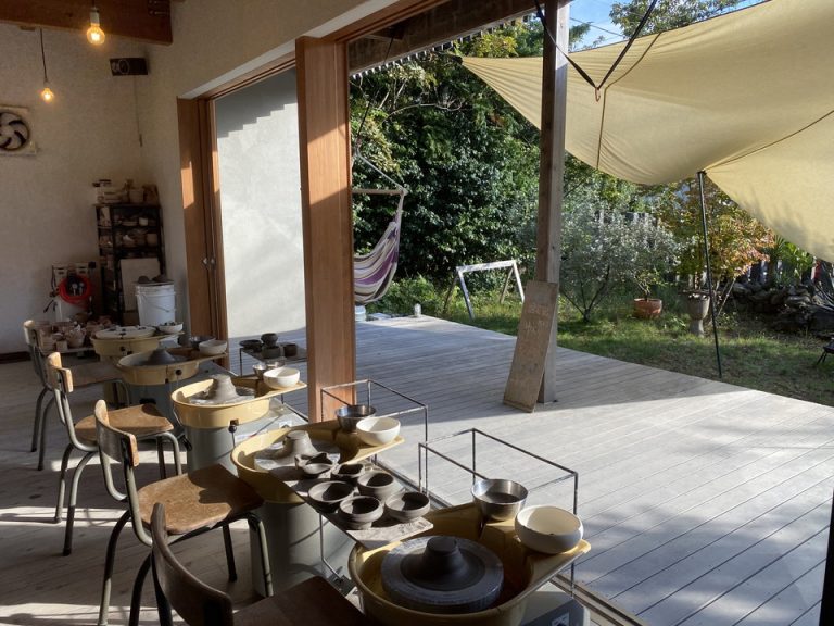 開放的な空間で陶芸体験ができるmono factory(宿から車で2〜3分)