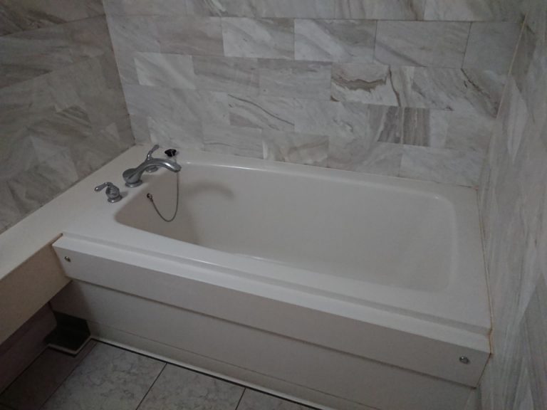 バスタブ_足を伸ばして入ることができます